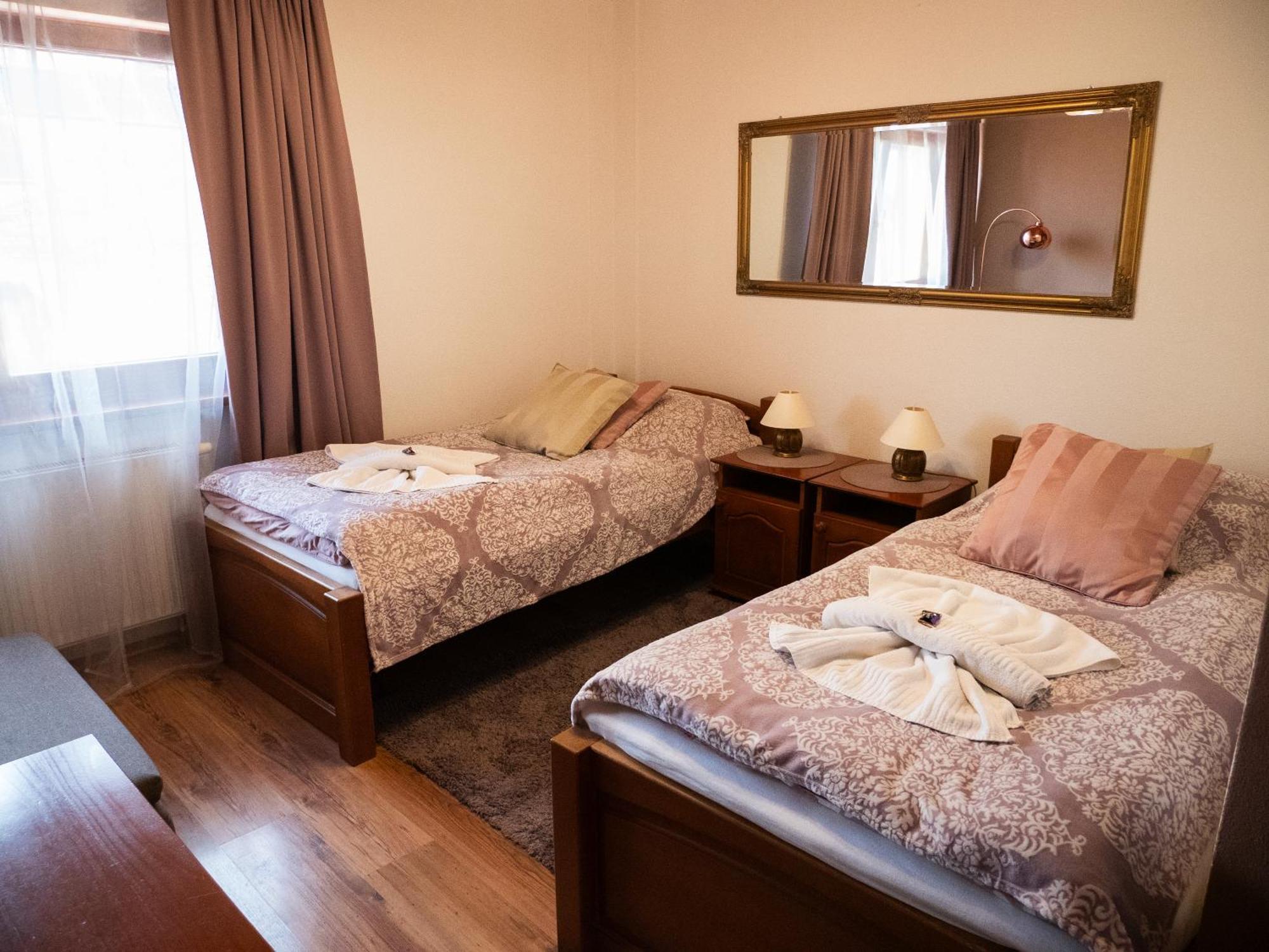 U Krba Hotel นิตรา ภายนอก รูปภาพ